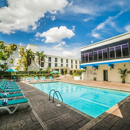 The Knutsford Court Hotel Kingston Buitenkant foto