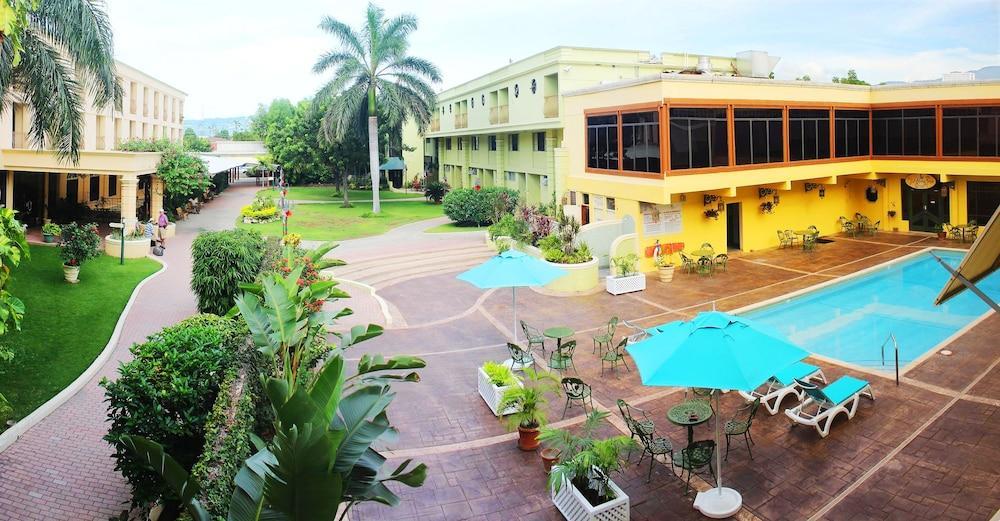 The Knutsford Court Hotel Kingston Buitenkant foto