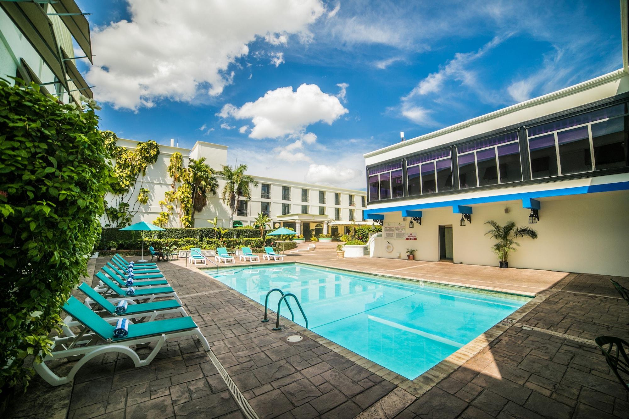 The Knutsford Court Hotel Kingston Buitenkant foto