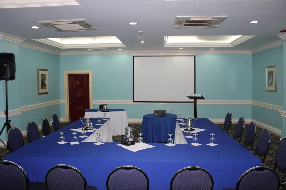 The Knutsford Court Hotel Kingston Buitenkant foto