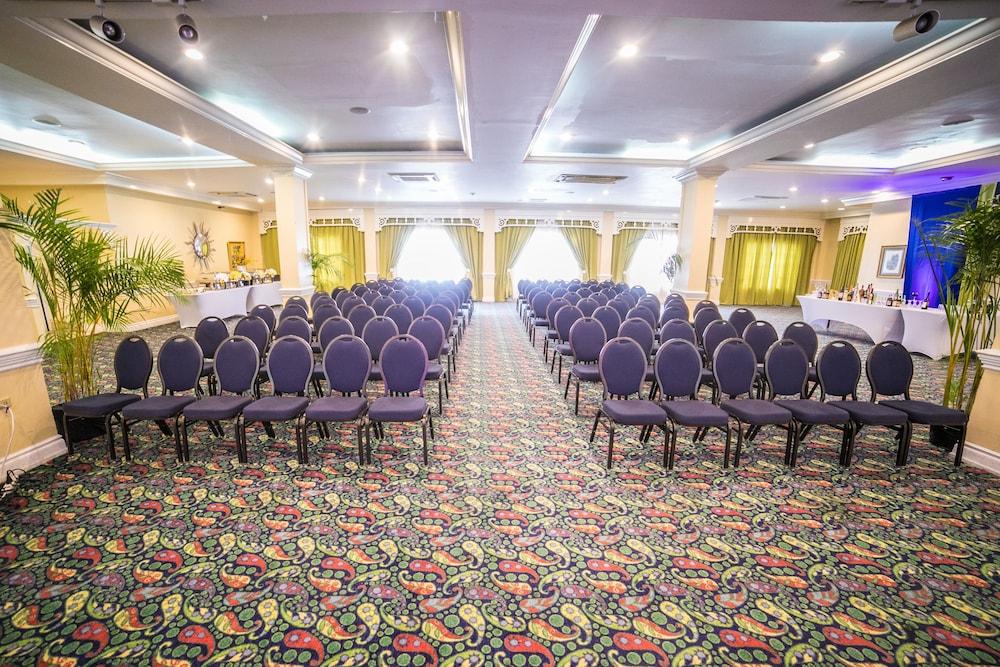 The Knutsford Court Hotel Kingston Buitenkant foto