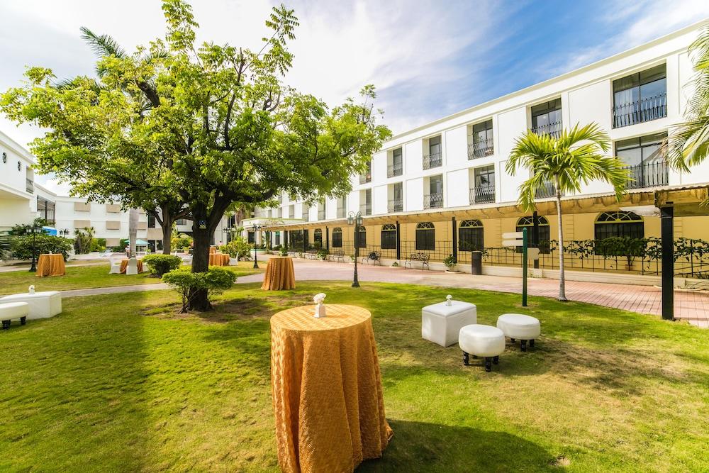 The Knutsford Court Hotel Kingston Buitenkant foto