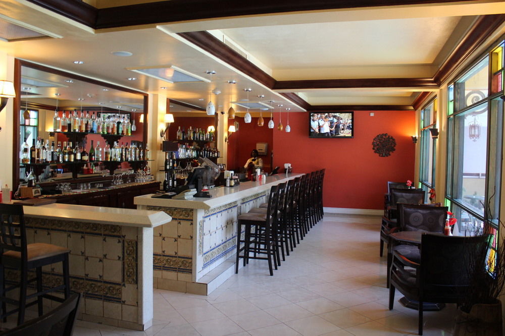 The Knutsford Court Hotel Kingston Buitenkant foto