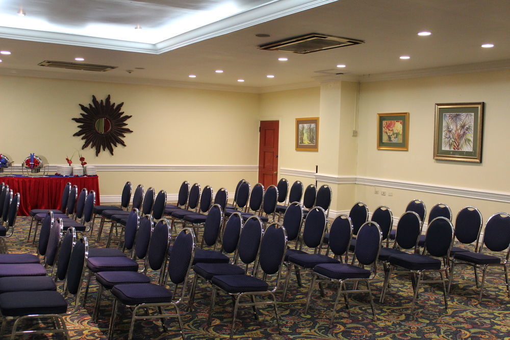 The Knutsford Court Hotel Kingston Buitenkant foto