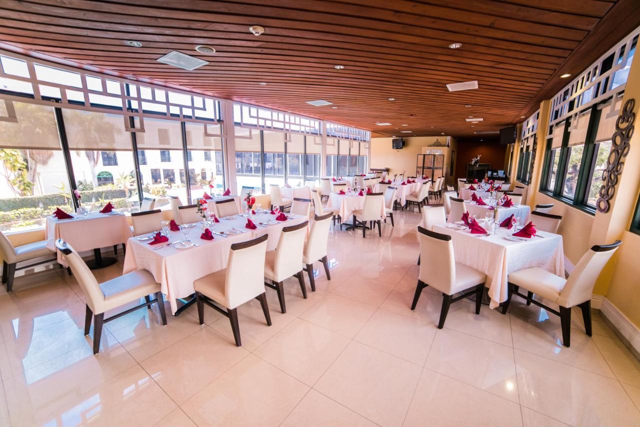 The Knutsford Court Hotel Kingston Buitenkant foto